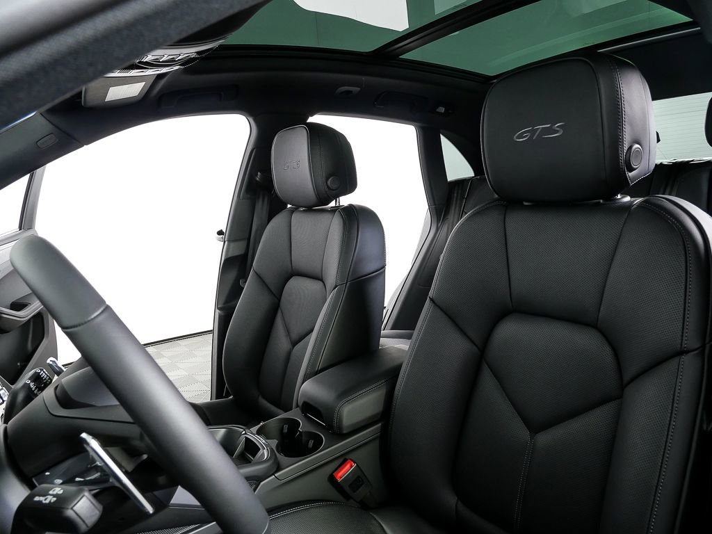 New 2026 Porsche Macan GTS image 5
