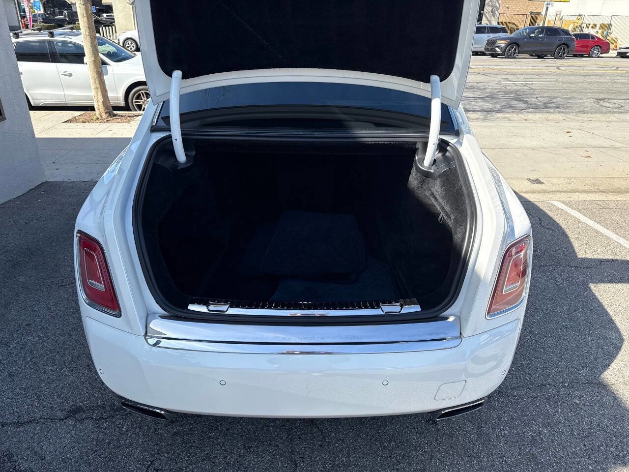 Used 2018 Rolls-Royce Phantom Sedan image 49