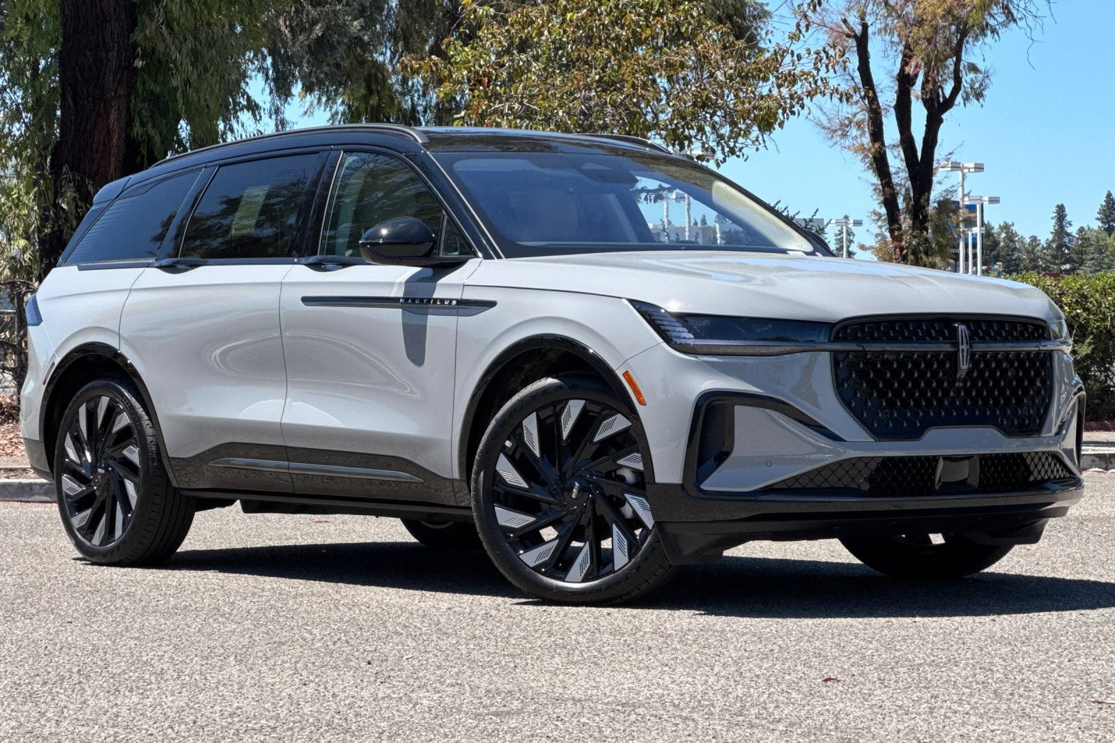 New 2026 Lincoln Nautilus Reserve AWD/4WD image 2