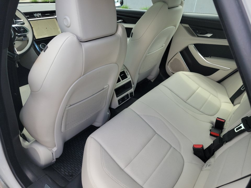 Used 2024 Jaguar XF R-Dynamic SE AWD/4WD image 30