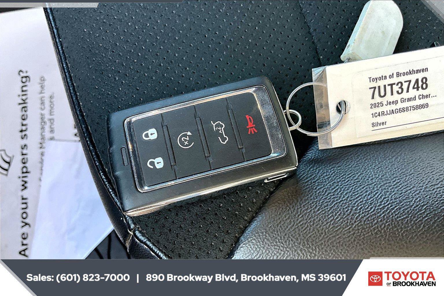 Used 2025 Jeep Grand Cherokee L Altitude RWD image 9