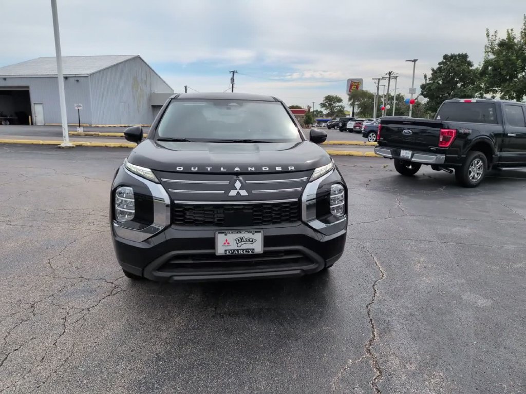 New 2026 Mitsubishi Outlander ES AWD/4WD image 2