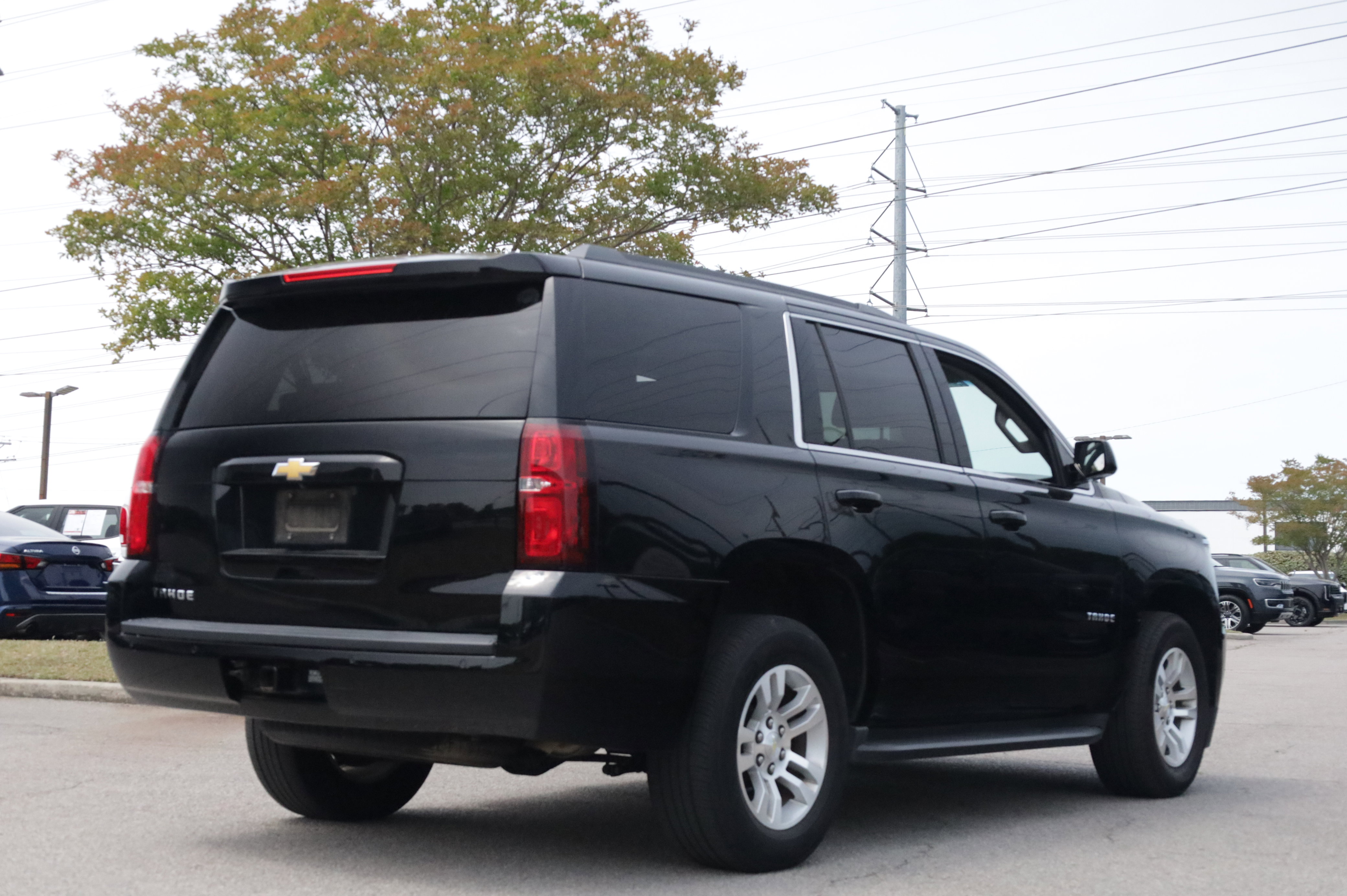 Used 2018 Chevrolet Tahoe LS w/ Enhanced Driver Alert Package RWD image 5