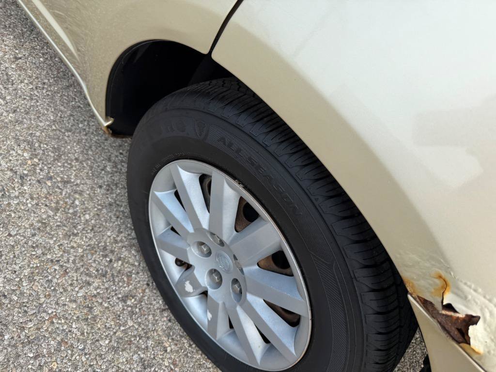 Used 2010 Chrysler Sebring Touring FWD image 11
