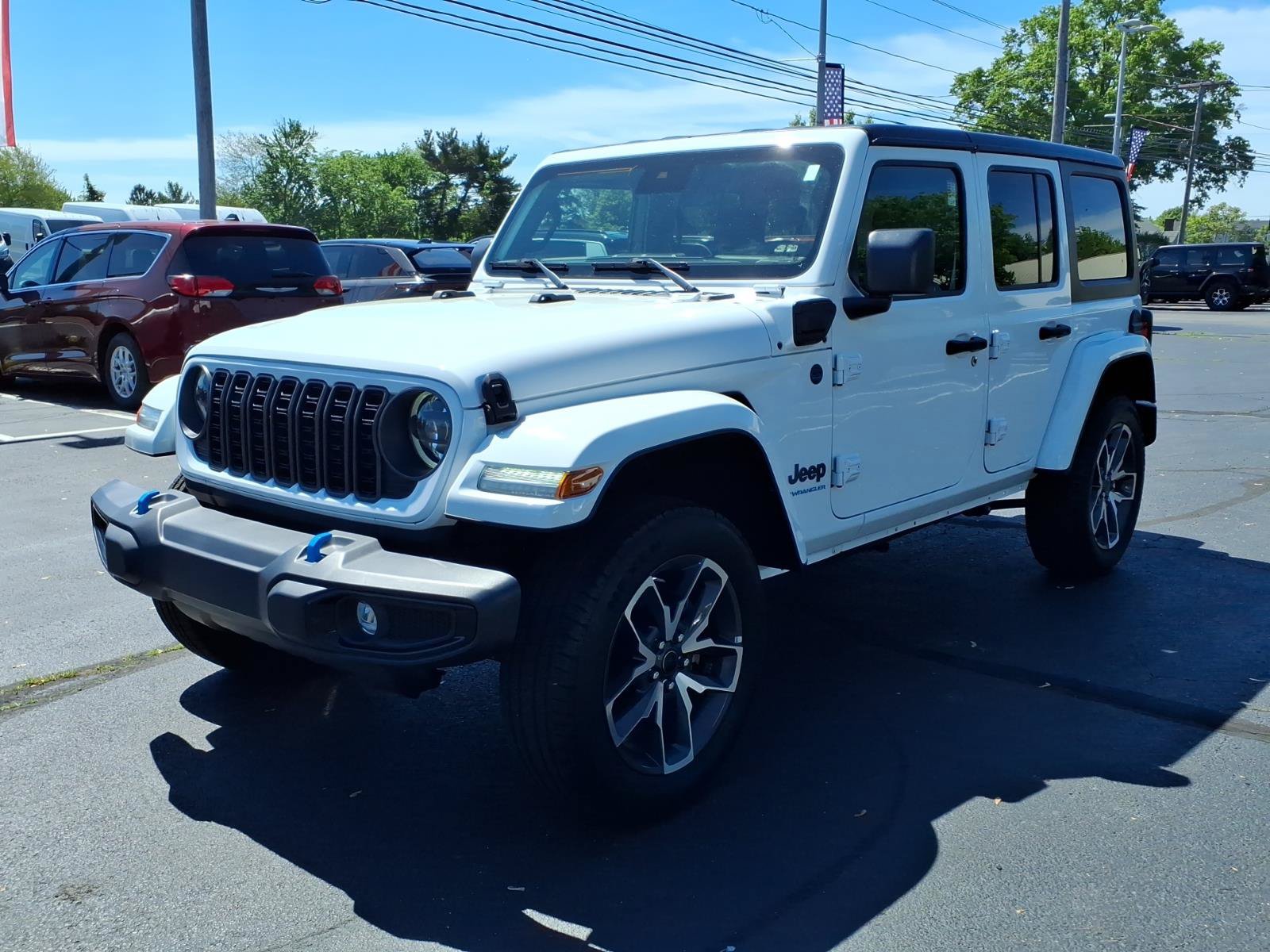 Certified 2024 Jeep Wrangler Unlimited w/ Technology Group AWD/4WD image 3