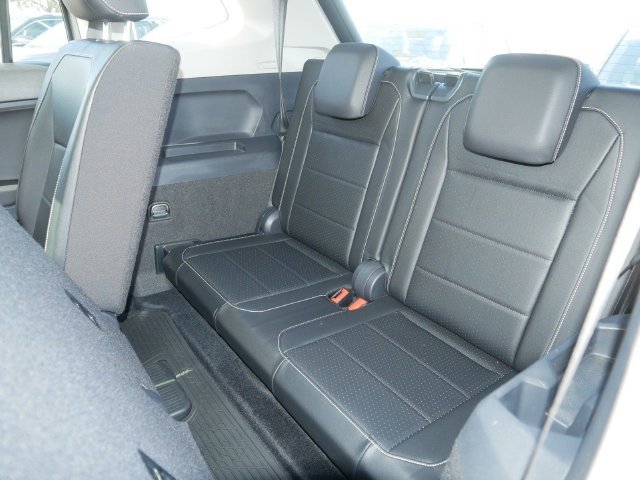 Used 2021 Volkswagen Tiguan SE w/ Panoramic Sunroof Package AWD/4WD image 21