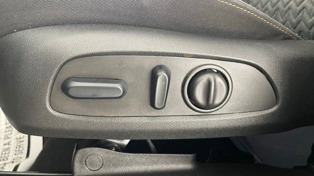 Used 2023 Chevrolet Equinox LT w/ Driver Convenience Package image 35