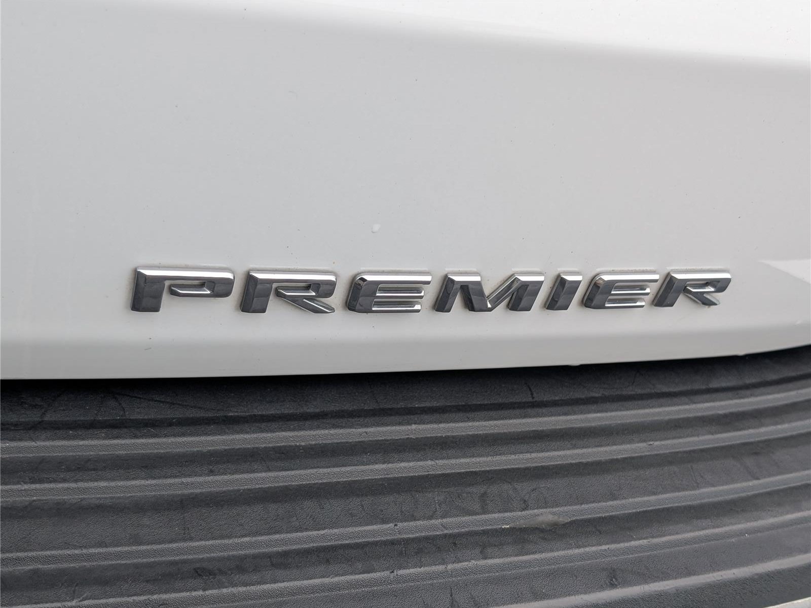 Used 2024 Chevrolet Suburban Premier RWD image 10