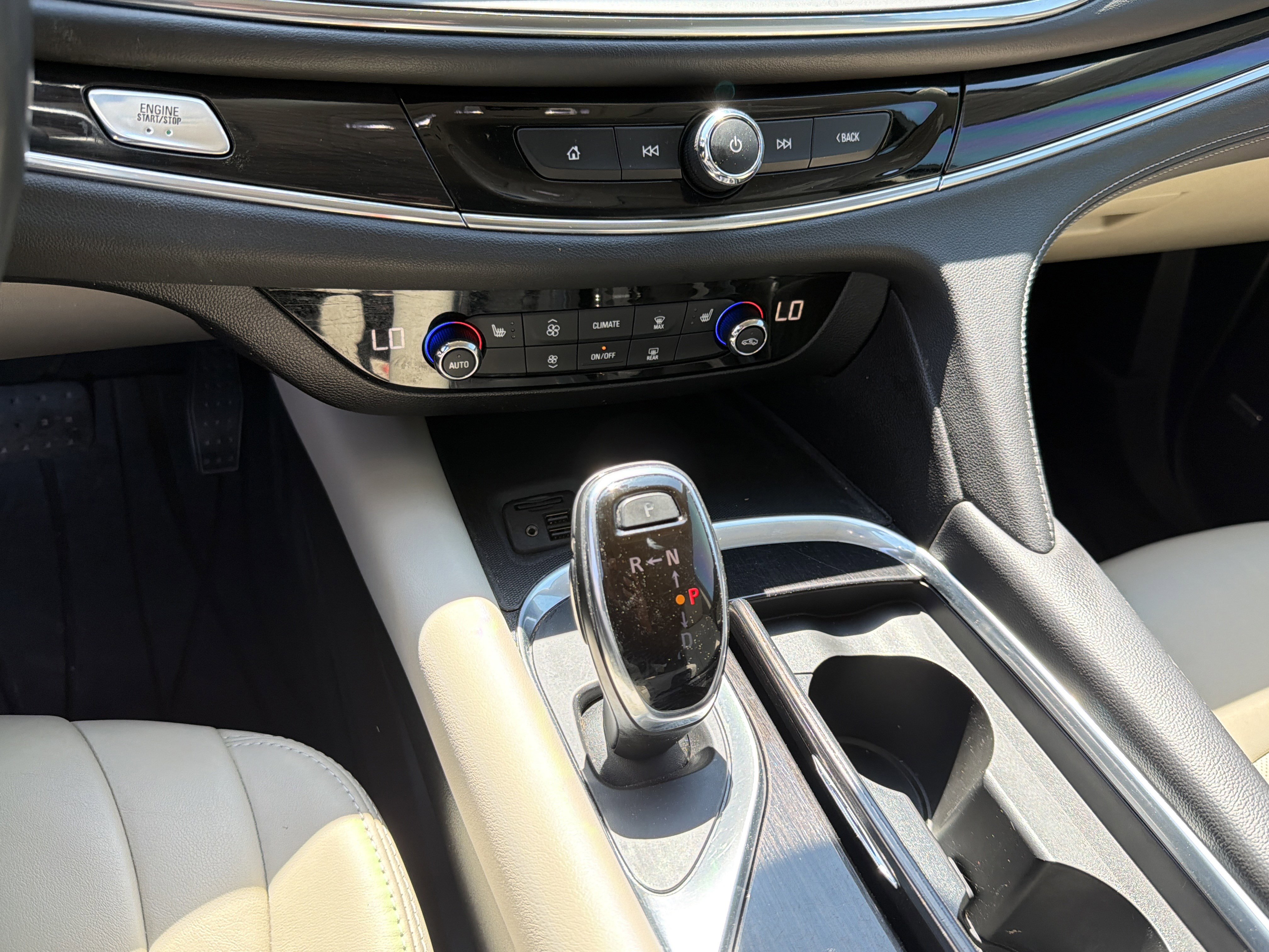 Used 2020 Buick Enclave Essence w/ Sound and Sites Package image 31