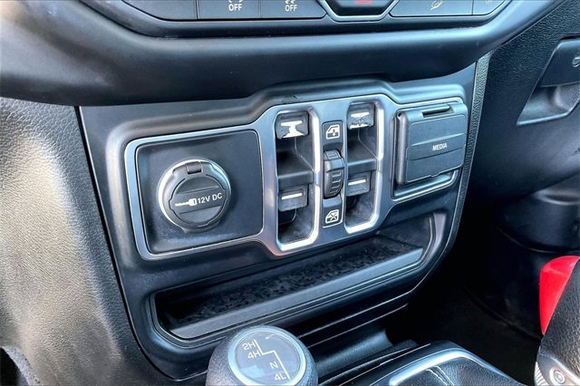 Used 2020 Jeep Wrangler Unlimited Sahara image 29