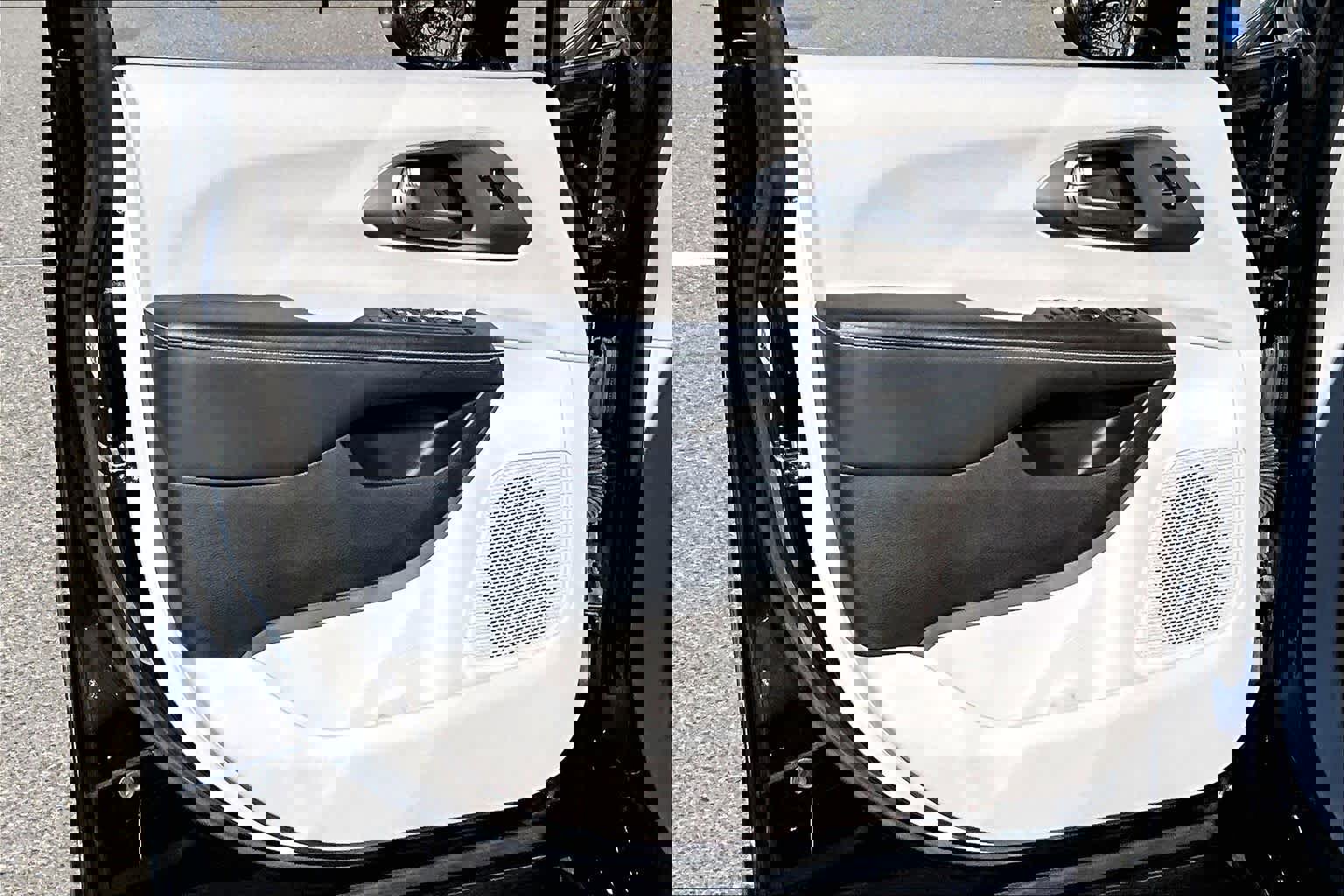 Used 2023 Chrysler Pacifica Touring-L image 21