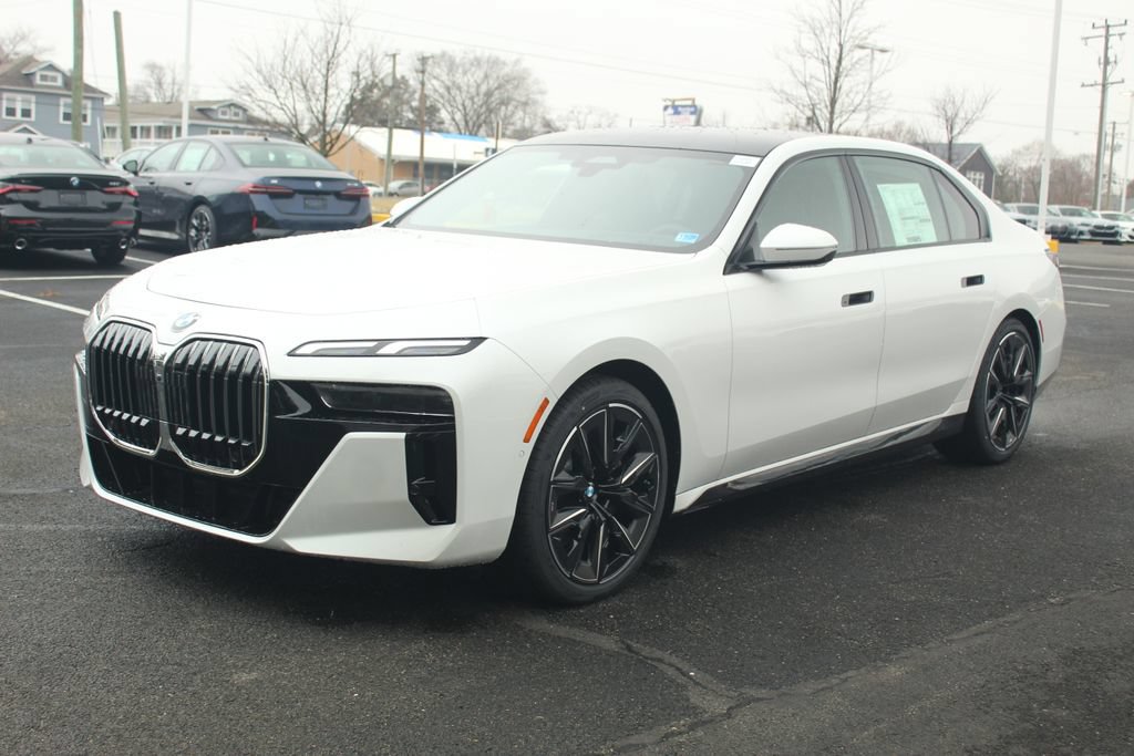 Used 2026 BMW 740i xDrive w/ Premium Package AWD/4WD image 4