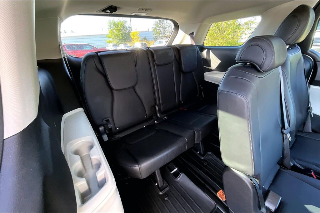 Used 2022 Kia Carnival LX FWD image 26