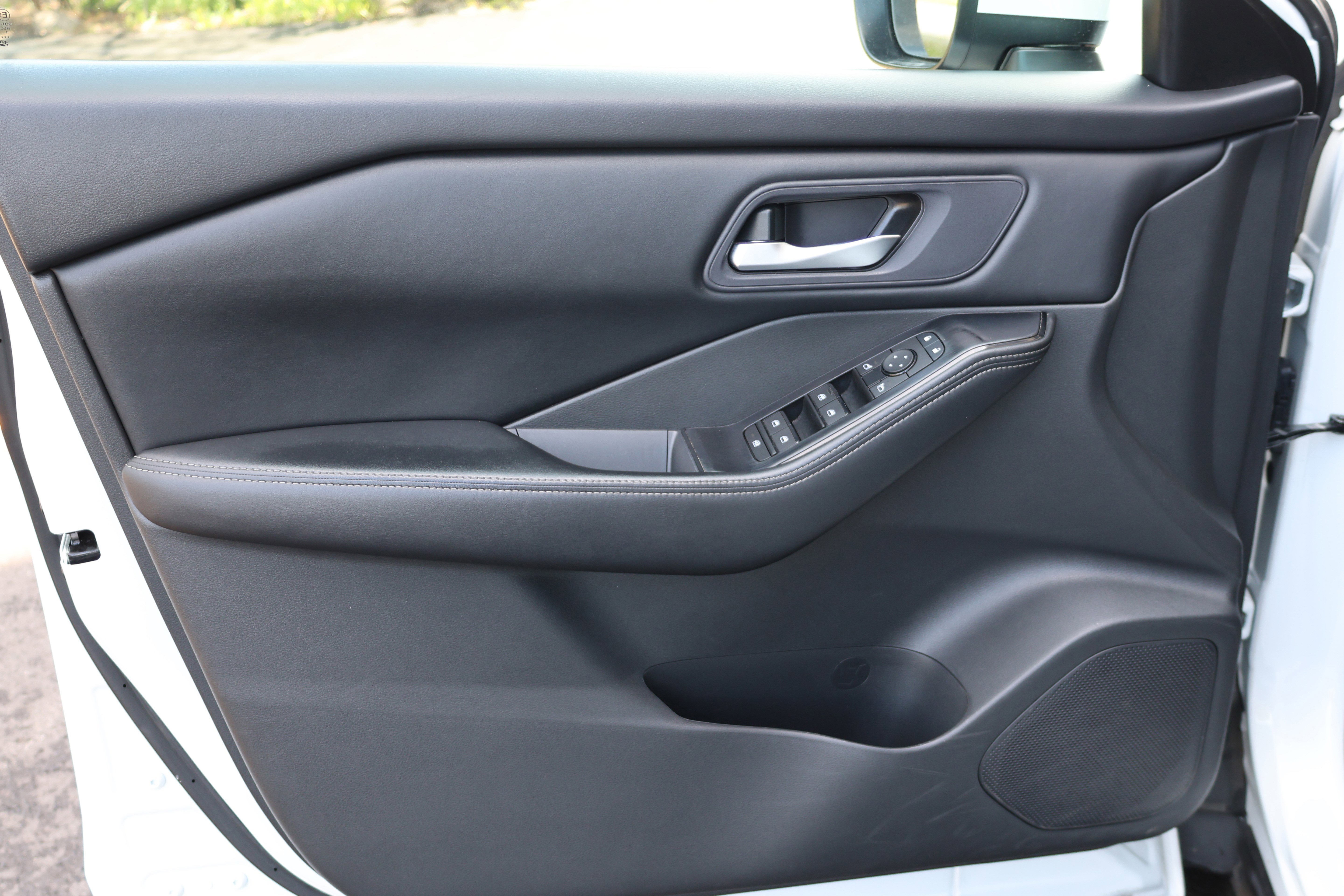 Used 2024 Nissan Rogue SV AWD/4WD image 21