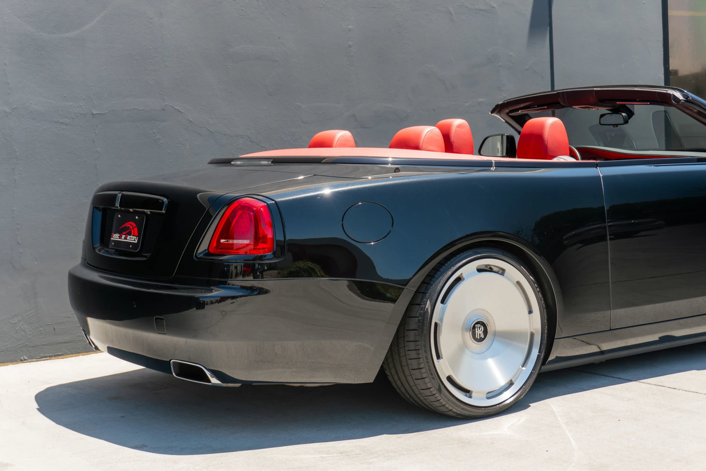 Used 2019 Rolls-Royce Dawn RWD image 43