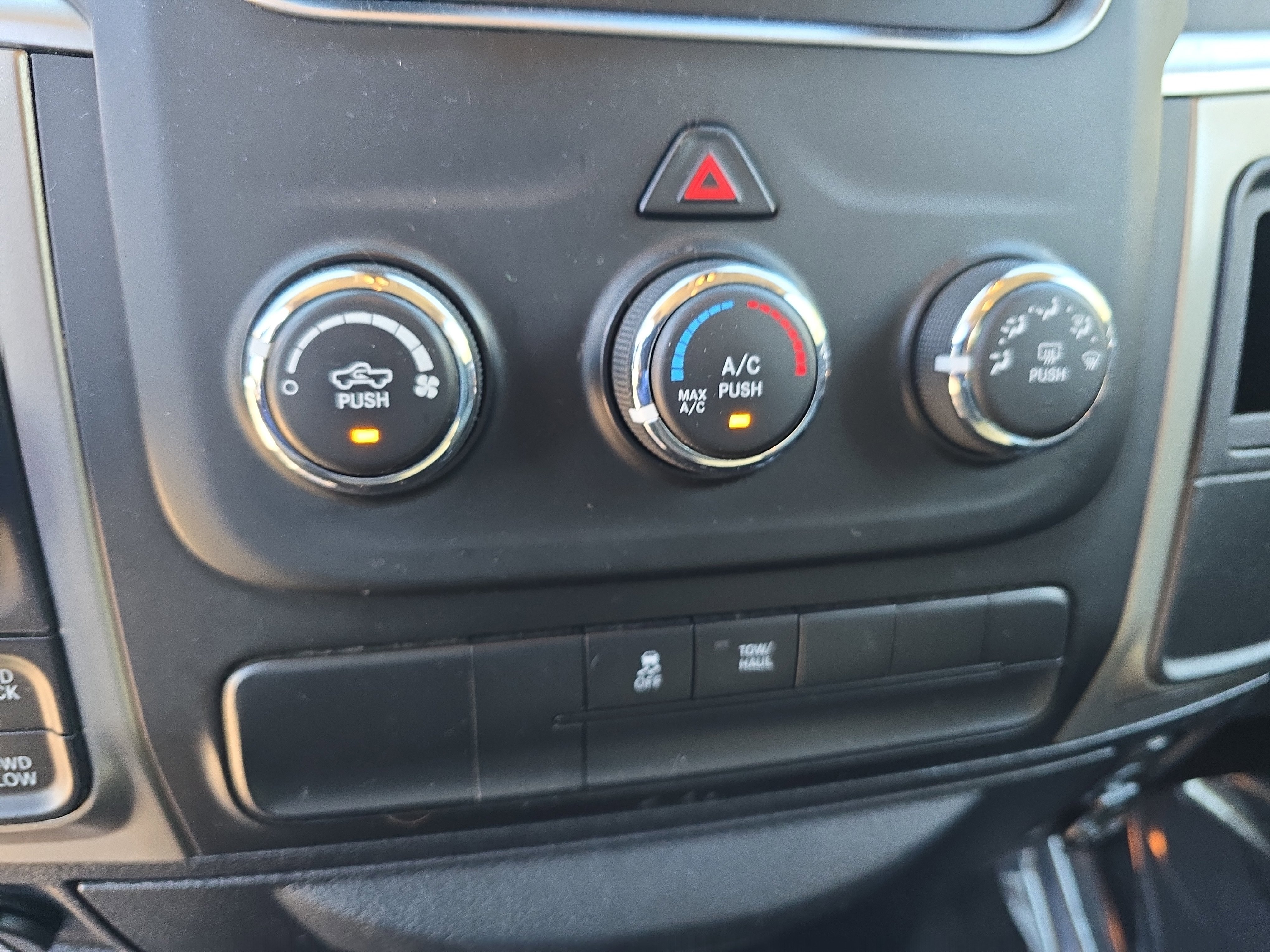 Used 2016 RAM 1500 Classic SLT image 21