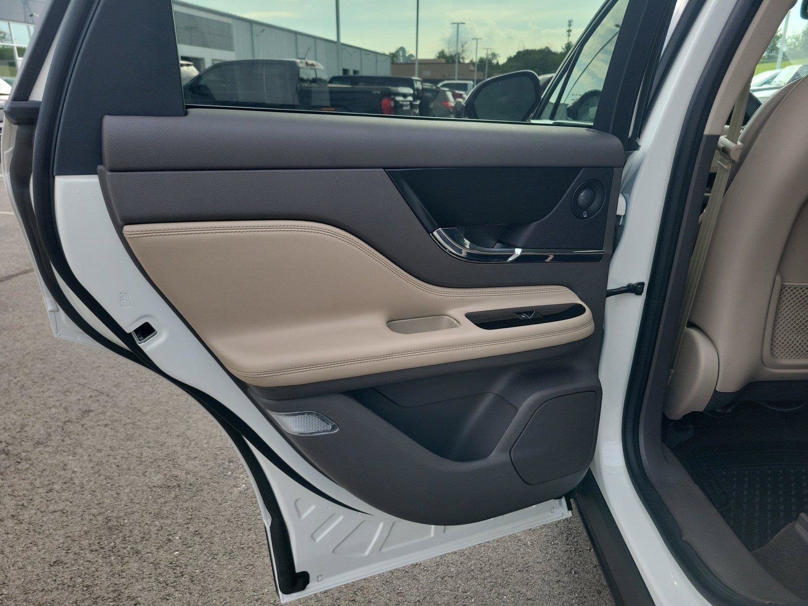 Used 2021 Lincoln Corsair Reserve w/ Elements Package FWD image 14