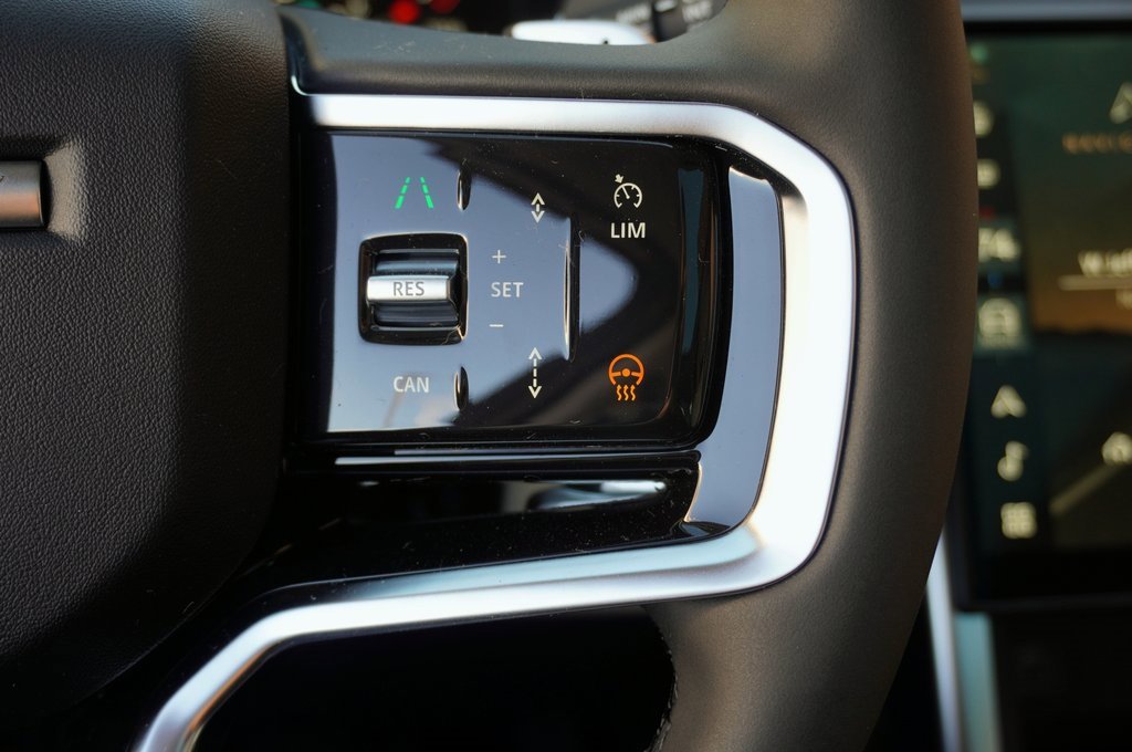 New 2025 Land Rover Discovery Sport S image 17