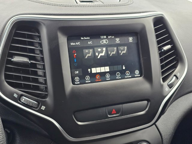 Used 2019 Jeep Cherokee Latitude w/ Popular Appearance Group FWD image 27