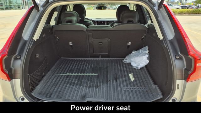 Used 2023 Volvo XC60 B5 Ultimate w/ Climate Package image 11