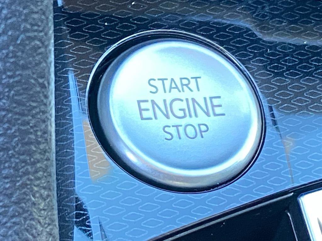 New 2026 Volkswagen Taos SE image 9