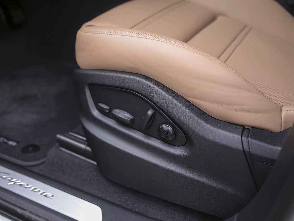 Certified 2026 Porsche Cayenne Coupe AWD/4WD image 14