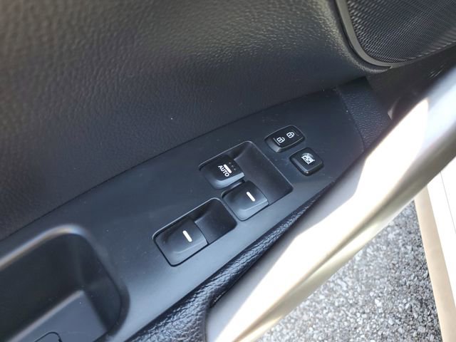 Used 2016 Hyundai Veloster Turbo image 19