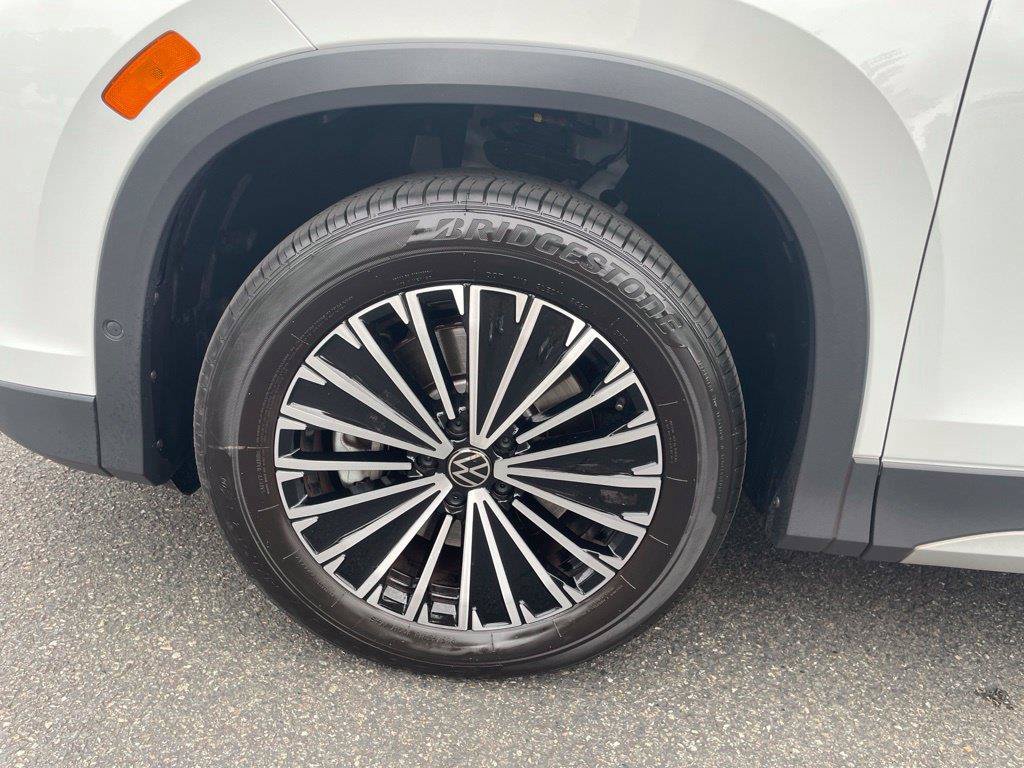 Certified 2025 Volkswagen Tiguan S w/ 18" Wheel Package AWD/4WD image 11