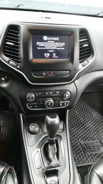 Used 2019 Jeep Cherokee Latitude Plus image 21