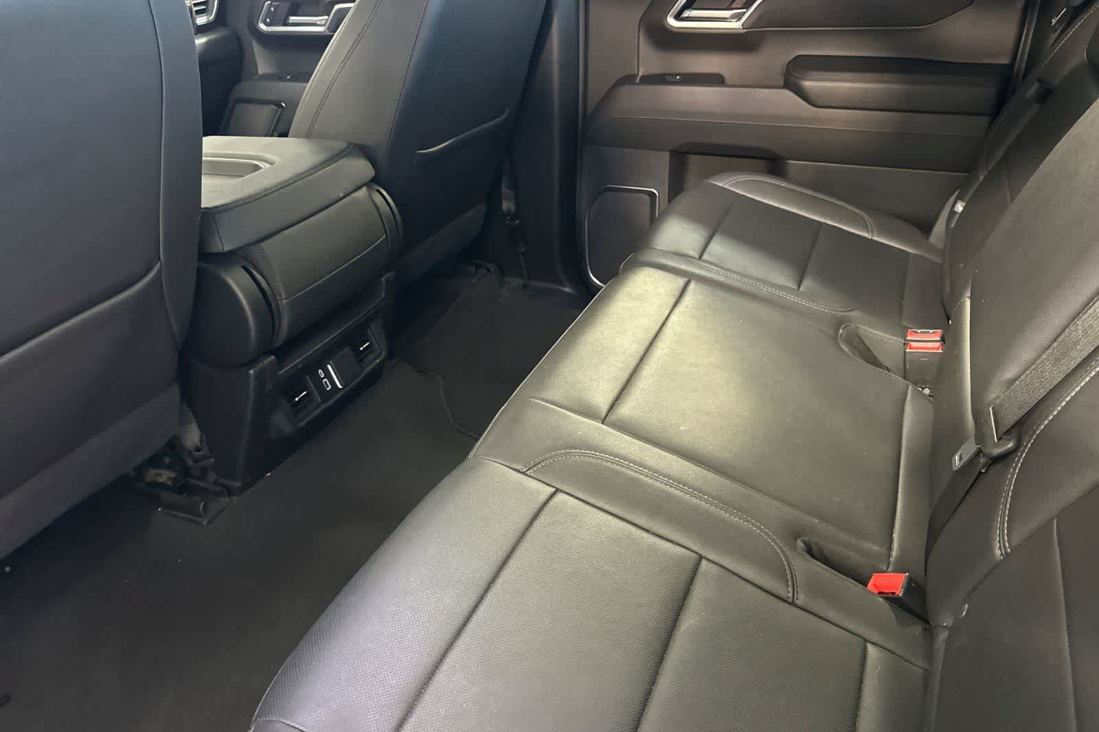 Used 2025 GMC Sierra 1500 SLT RWD image 5