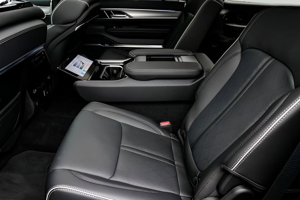 Used 2023 Jeep Grand Wagoneer L Series II w/ Premium Group II image 18