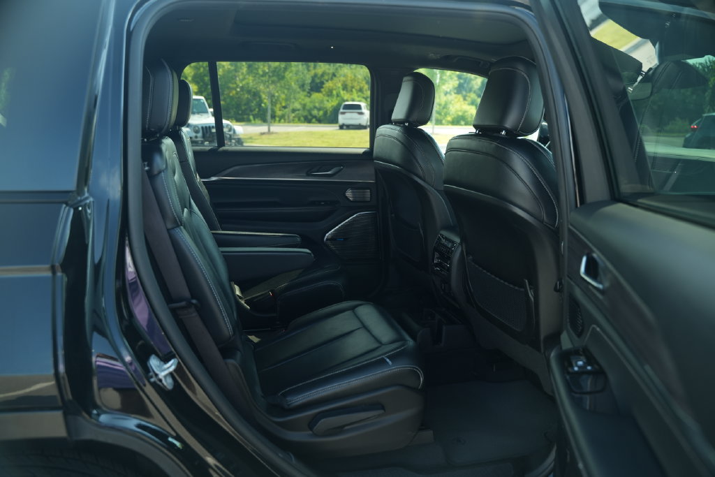 Used 2023 Jeep Grand Cherokee L Overland AWD/4WD image 25
