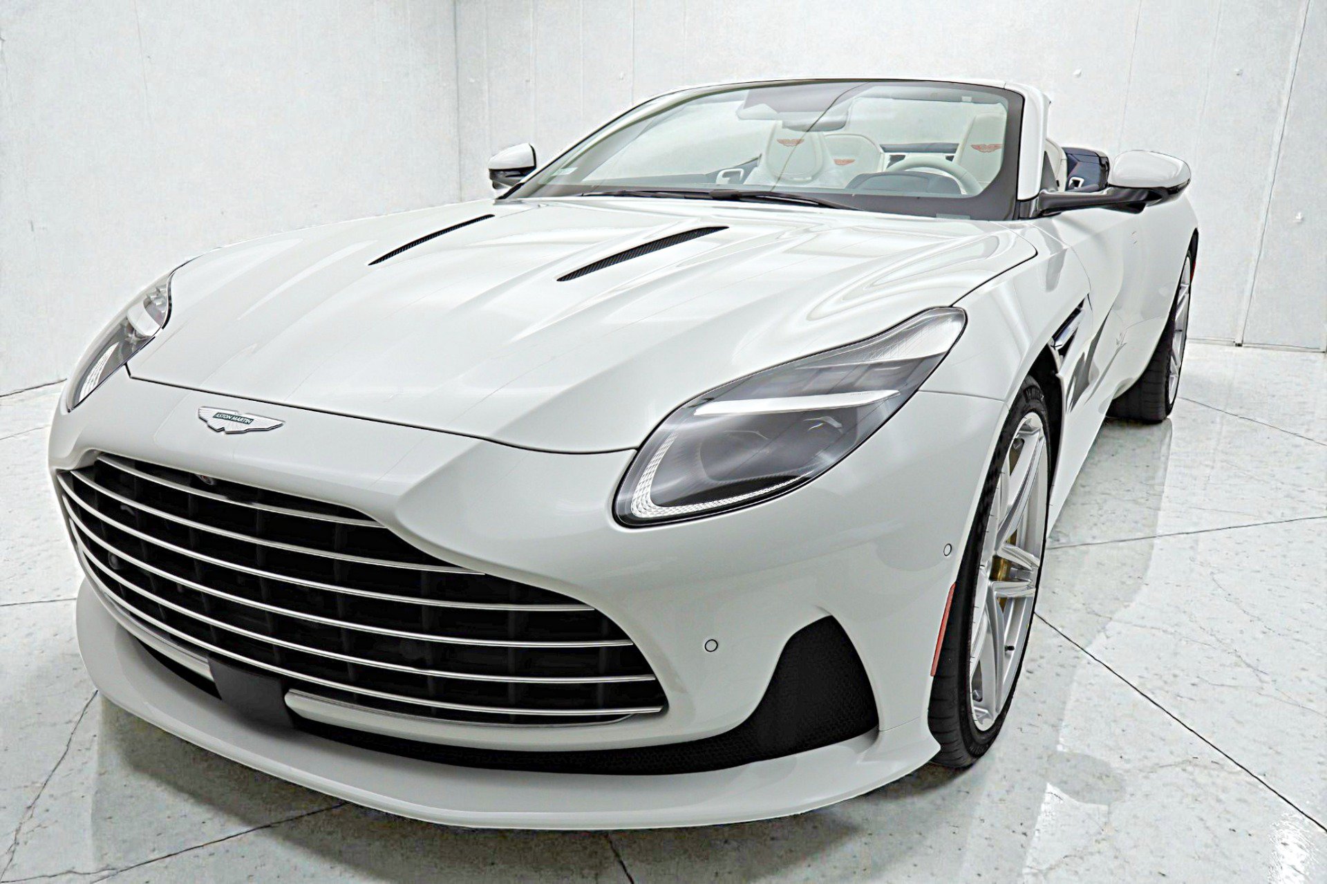Used 2026 Aston Martin DB12 Convertible RWD image 13