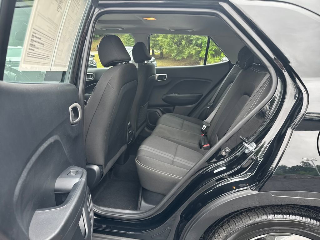 Used 2025 Hyundai Venue SEL FWD image 28