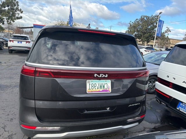 Used 2024 Kia Carnival LX image 5