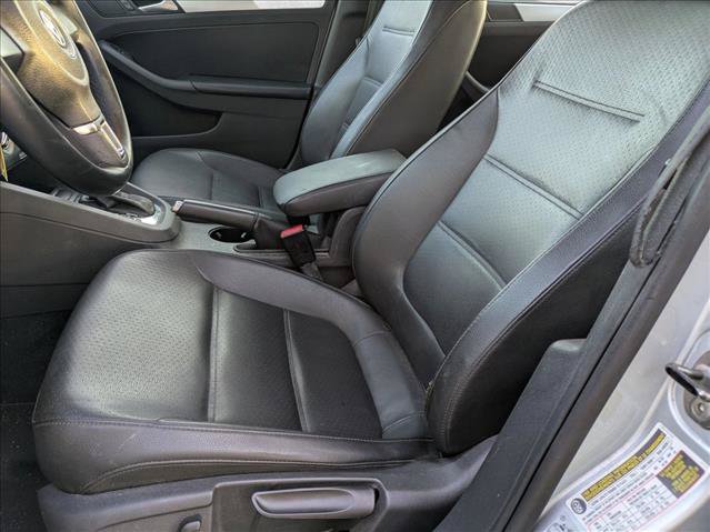 Used 2013 Volkswagen Jetta SE FWD image 12