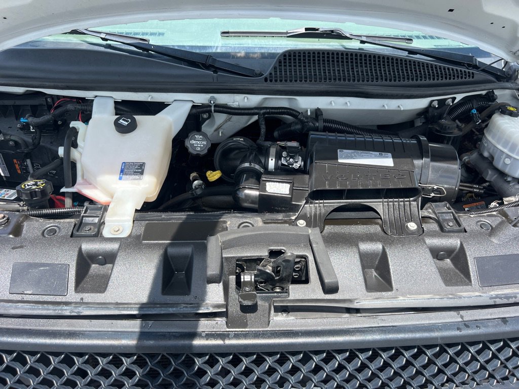 Used 2018 Chevrolet Express 3500 w/ Driver Convenience Package image 45