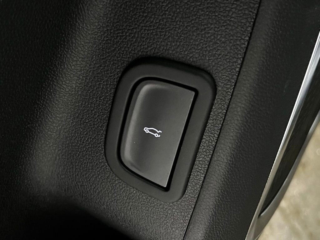 New 2026 Chevrolet Traverse High Country image 15