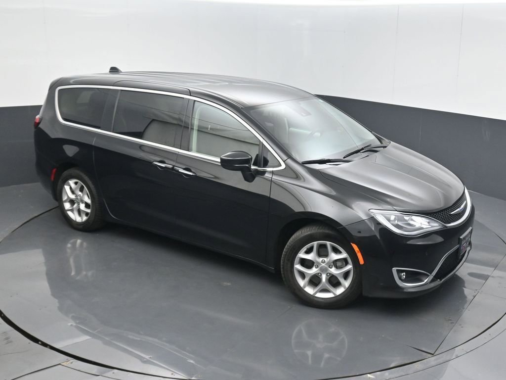 Used 2019 Chrysler Pacifica Touring Plus w/ Advanced Safetytec Group FWD image 37
