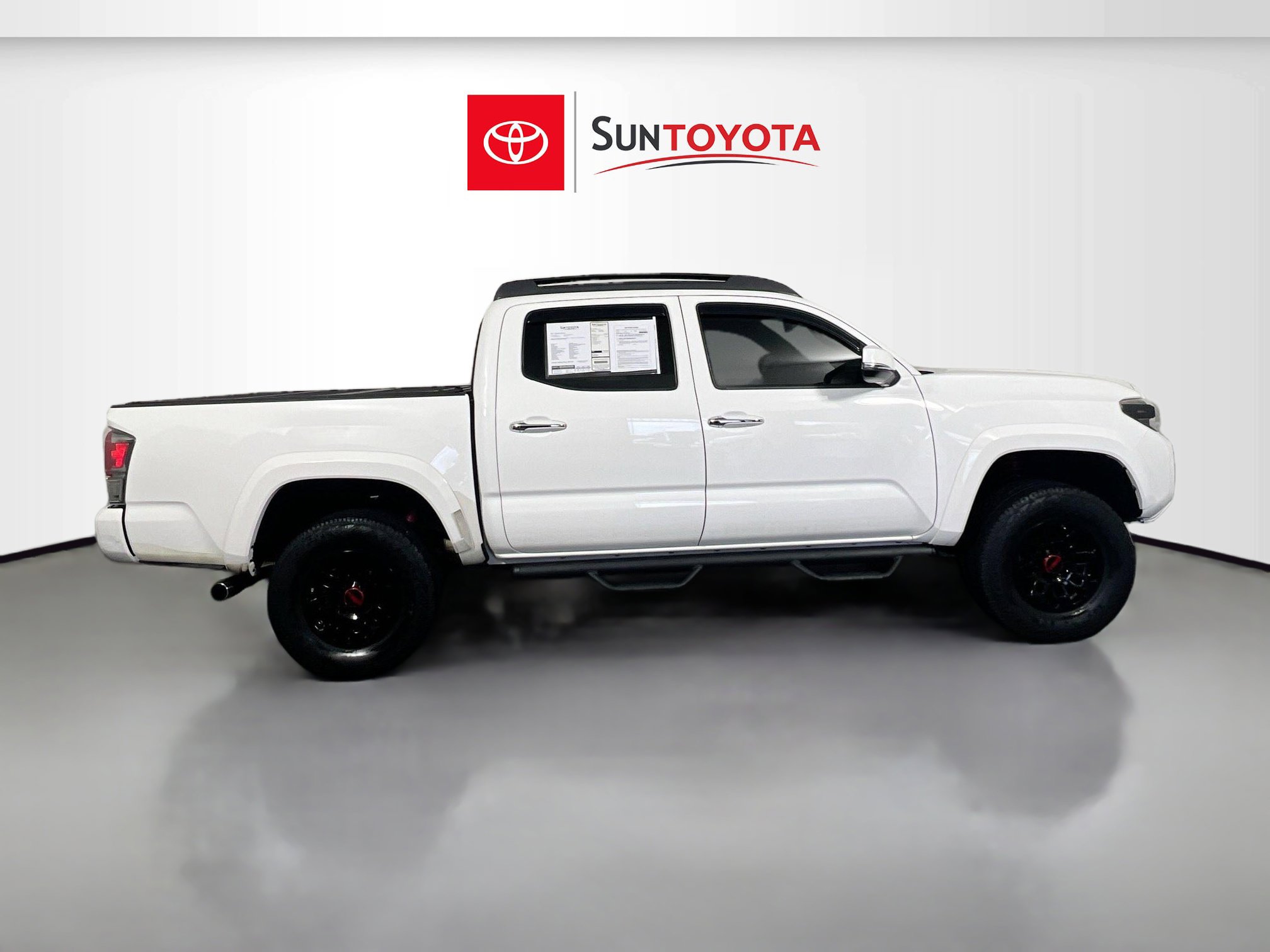 Used 2017 Toyota Tacoma Limited image 2