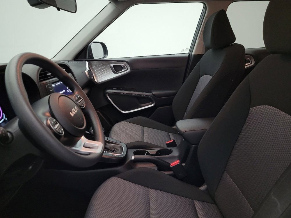 Used 2025 Kia Soul LX image 17