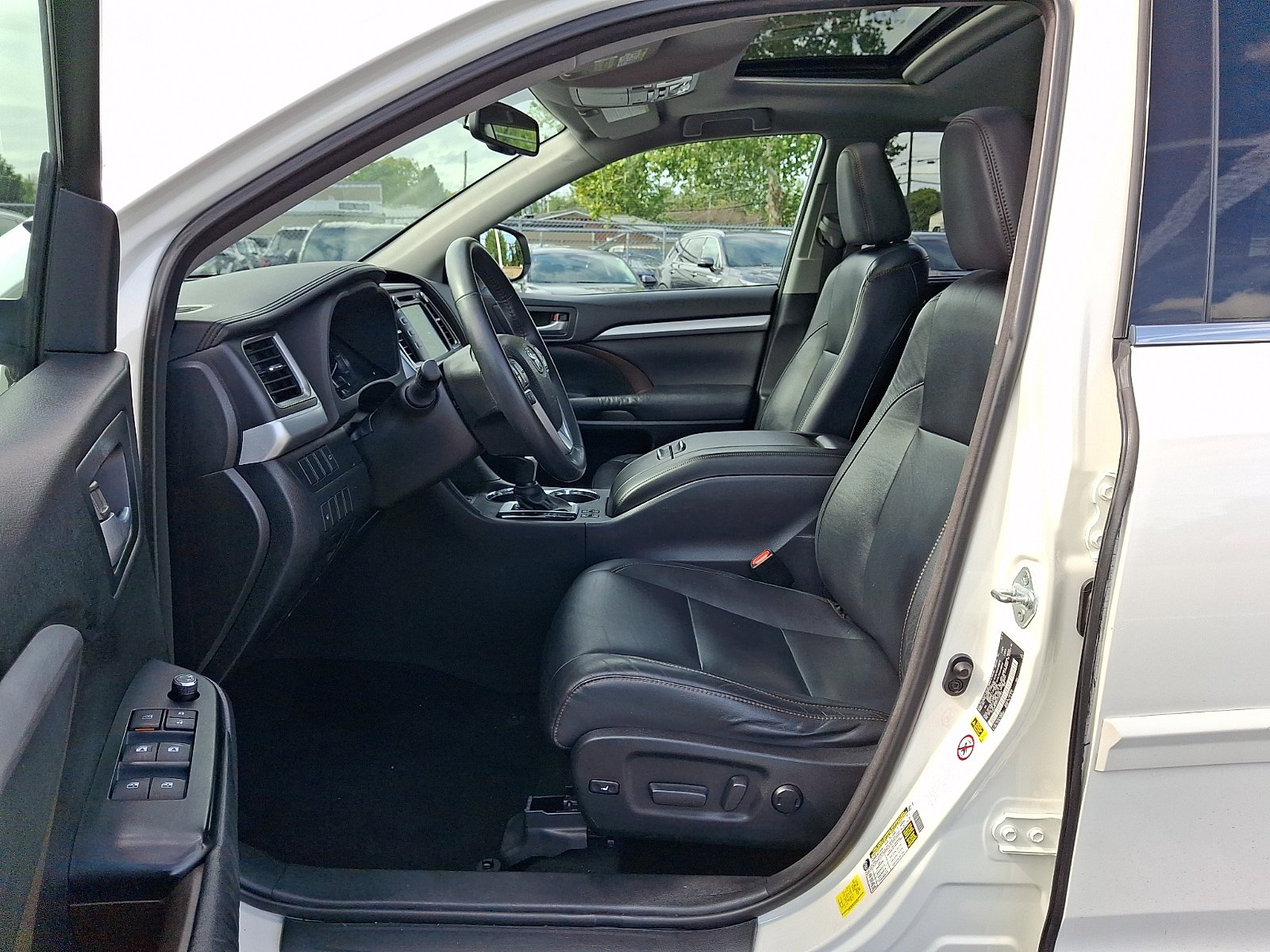 Used 2015 Toyota Highlander XLE AWD/4WD image 17