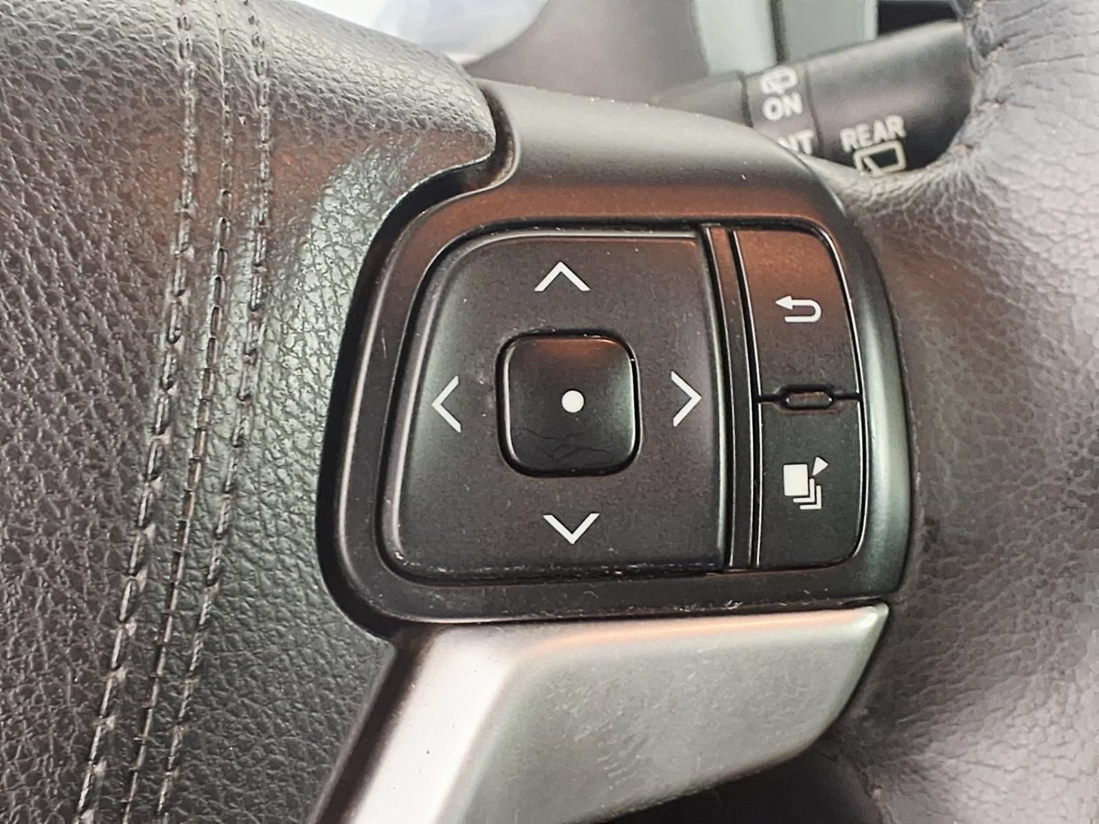 Used 2015 Toyota Sienna SE FWD image 16