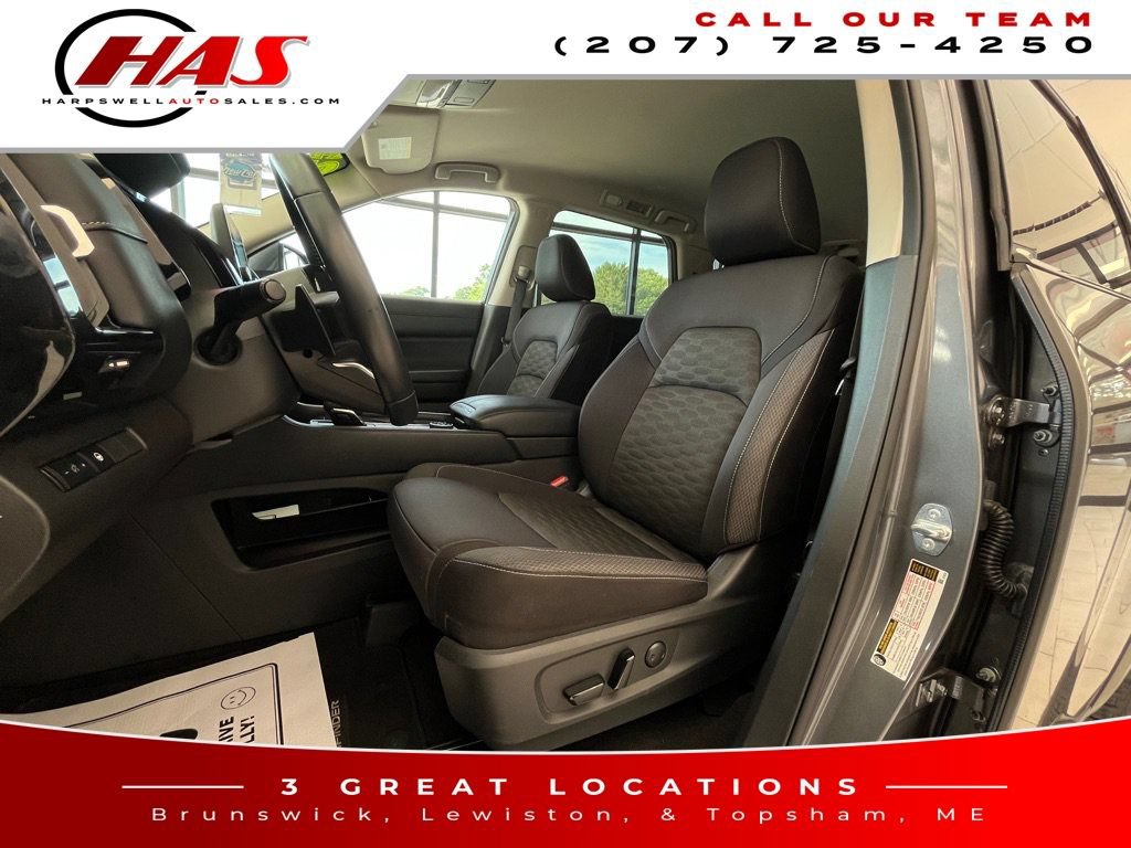 Used 2023 Nissan Pathfinder SV AWD/4WD image 10