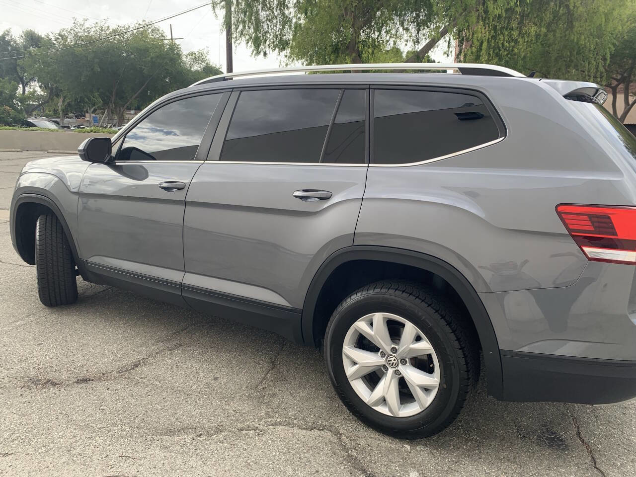 Used 2018 Volkswagen Atlas Launch Edition FWD image 11