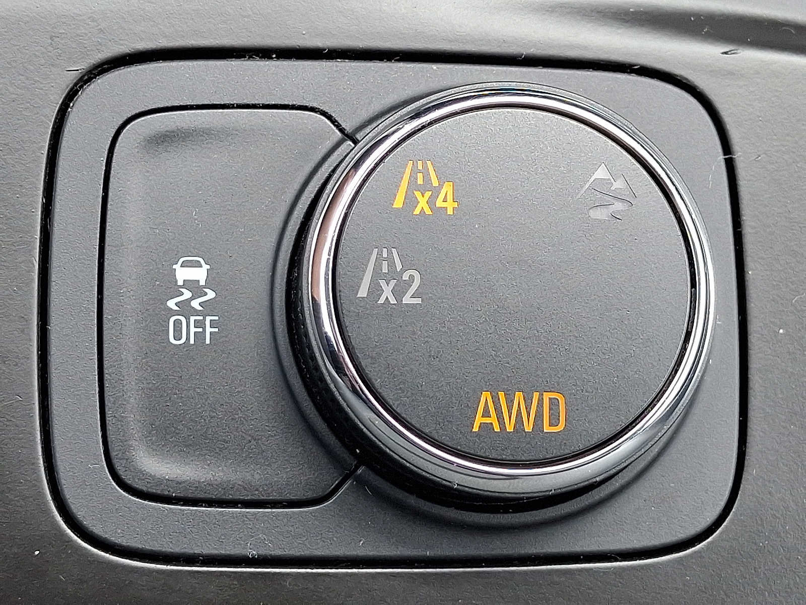 Used 2020 Chevrolet Traverse LT w/ LPO, Floor Liner Package AWD/4WD image 25