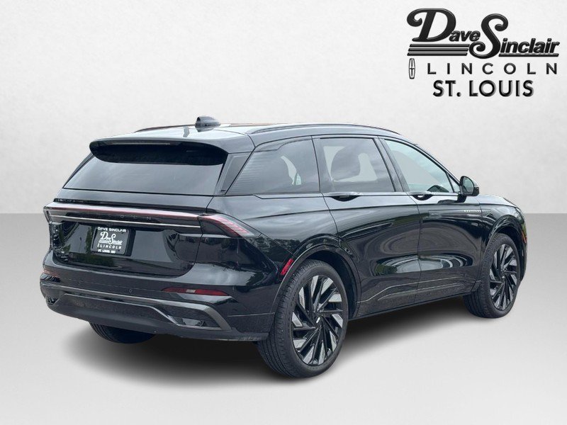 Used 2025 Lincoln Nautilus Reserve AWD/4WD image 3