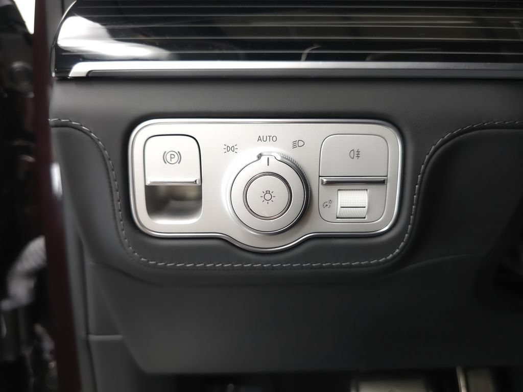 Used 2024 Mercedes-Benz Maybach GLS 600 4MATIC image 10