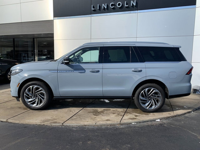 Certified 2025 Lincoln Navigator Reserve image 2