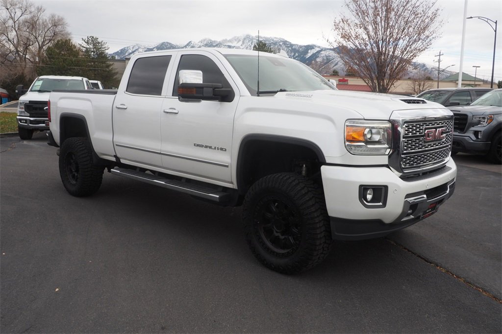 Used 2019 GMC Sierra 2500 Denali w/ Duramax Plus Package image 2